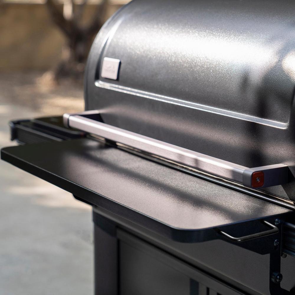 Traeger P.A.L. Pop - And - Lock™ Front Shelf (BAC604 frontmontert hyllebrett) - Hilles.no